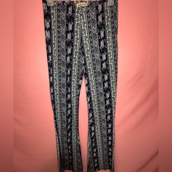 Daily Specials Elephant Leggings - Picture 4 of 4